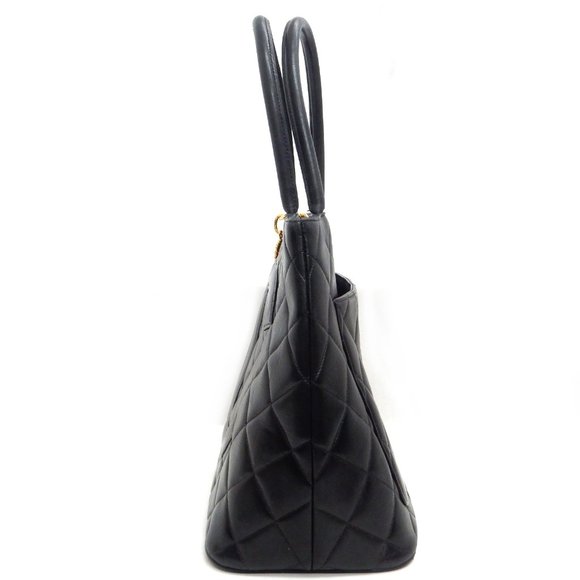 MUST SEE! CHANEL BLACK LAMB SKIN SHOULDER BAG! - Picture 5 of 12